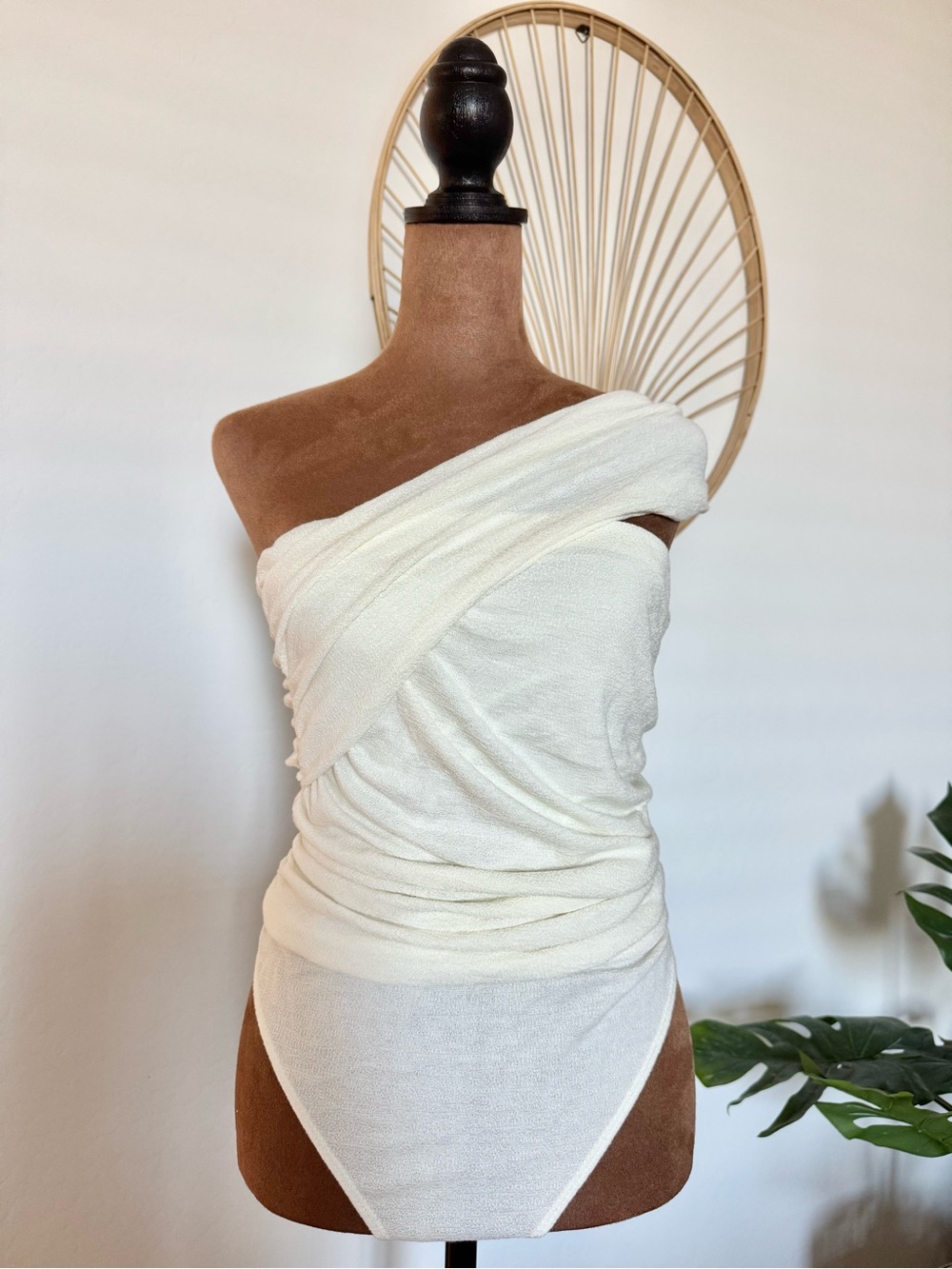 Elegant One-Shoulder Cream Bodysuit - Size Medium - Fashion Nova